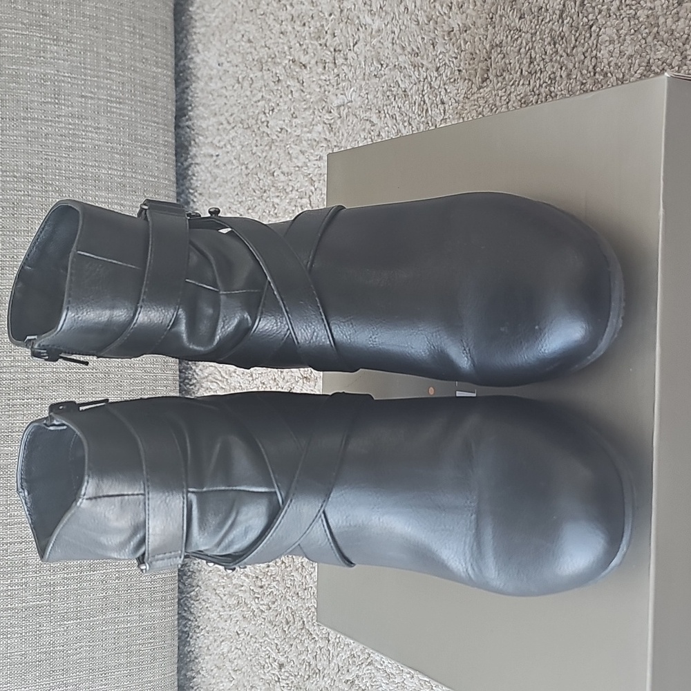 Levity black booties - Picture 2 of 4